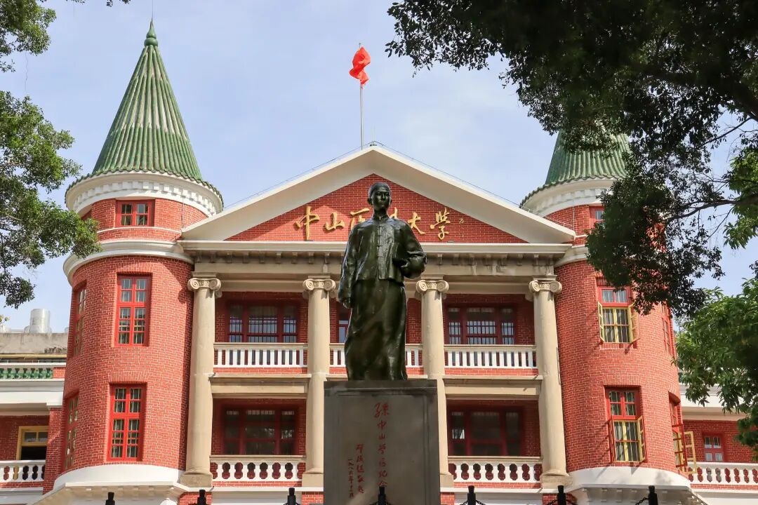  91吃瓜
广州校区北校园 梁浩然 摄